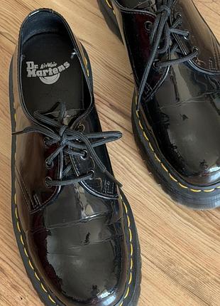 Лаковані черевики dr. martens на платформі