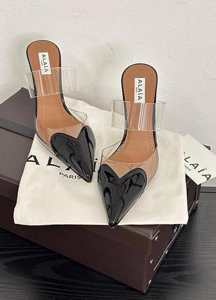 Мюлі alaia прозорі з чорним носком сердечко