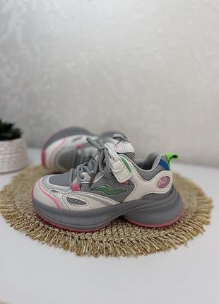 Кроссовки цена 720 грн
33р 21см
т