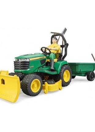 Модель bruder садовый трактор john deere с прицепом и фигуркой садовода 1:16 (62104)