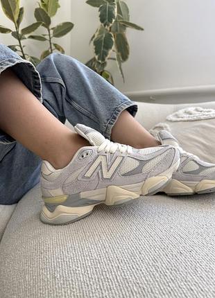 Женские кроссовки new balance 9060 нью бэланс замшевые бежевые легкие и удобные