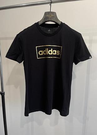 Чорна футболка adidas із золотим логотипом ✨ s