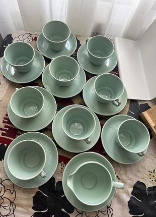 Набір чашок із блюдцями — вінтажний посуд серії woods ware beryl, що вирізняється характерним блідо-зеленим кольором.