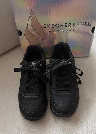 Кросівки skechers чорні 33