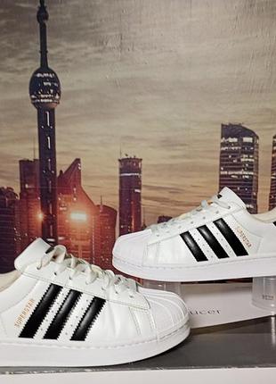 Кросівки adidas superstar (white / black) артикул (art): r83886
розмір 40, довжина устілки 25.5 см, країна виробник в'єтнам оригінал
