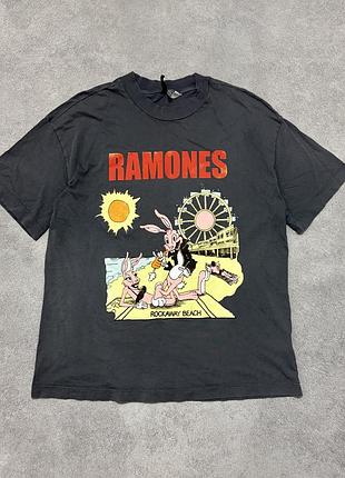 Футболка ramones rockaway beach офіційний мерч punk rock band tee чорна