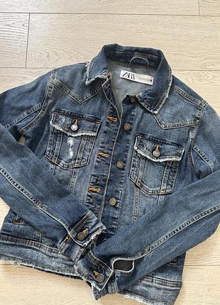 Жіноча джинсова куртка від бренду zara