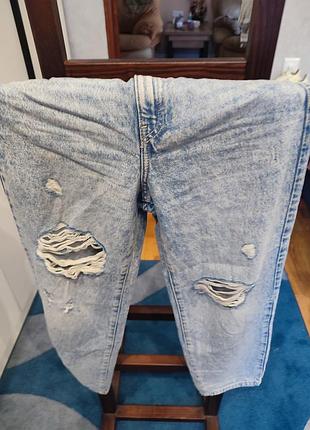 Джинси 👖 підчеркнуть ваші гарні форми)