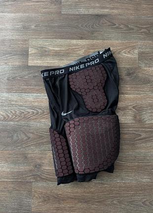 Чоловічі спортивні захисні шорти з захисними мʼякими вставками nike pro combat розмір m-l