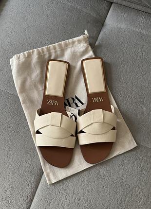 Шльопанці zara