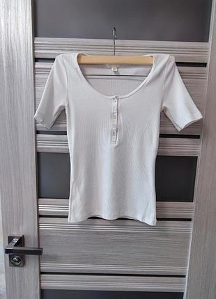 Базовая футболка по фигуре на пуговицах h&amp;m
