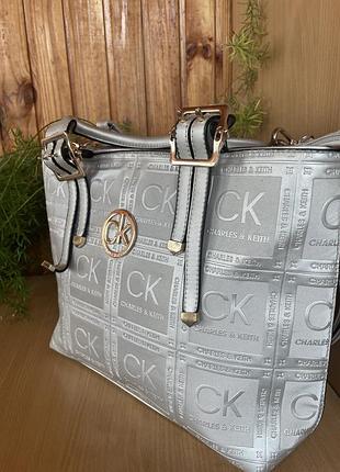 Сумка жіноча  charles & keith.