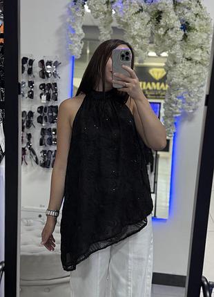 Aсиметричний чорний топ із паєтками та вишивкою від zara