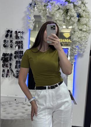 Базовий укорочений топ від бренду zara