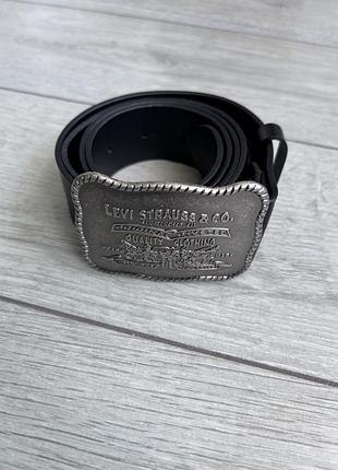 Чорний шкіряний ремінь левайс levi's levis leather пояс з великою металевою пряжкою пасок кожа оригінал