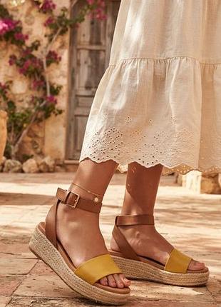 Стильні брендові босоніжки clarks