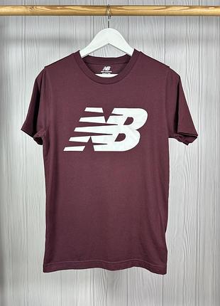 Nb new balance big logo футболка в бордовому кольорі оригінал s