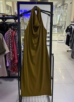 Довга жіноча сукня-міді бренду zara у витонченому оливковому відтінку.