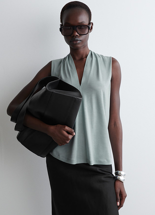 Топ женский cos draped v-neck top / м