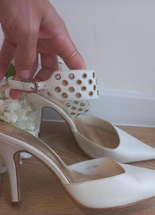 Schuh белые туфли-лодочки на шпильке 39 размер стелька-26