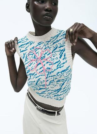 В'язанний жилет zara з квіткою