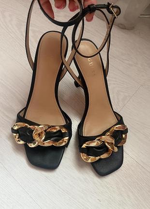 Босоніжки жіночі розмір 38 guess