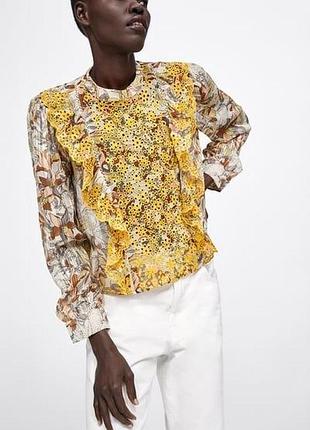 Блузка zara з вишитим квітковим принтом