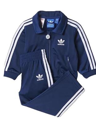Adidas original спортивний костюм 12-18 міс ріст 86 стан відмінний верх дов 38, шир 31.5, рукав 30.5, низ дов 45, крок 29, пояс 23, є шнурок робочий