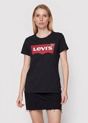 Чорна натуральна футболка від levi’s  розмір повномірний m оригінал