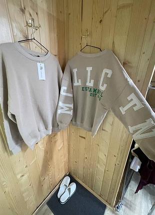 Світшот утеплений з акцентним текстом на спині oversize