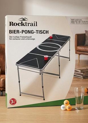 Раскладной стол, предназначенный для популярной развлекательной игры beer pong