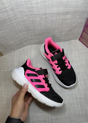 Оригінальні кросівки на липучці adidas