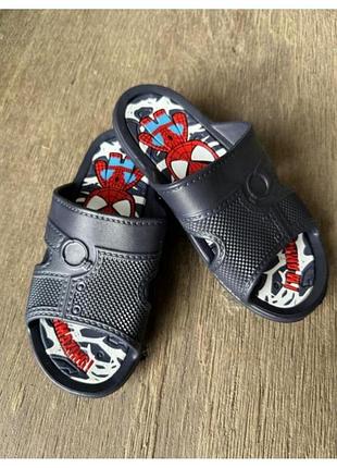 Шльопанці spiderman