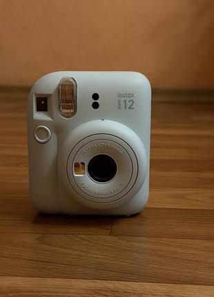 Fujifilm instax mini 12 - новий