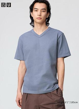Футболка uniqlo u блакитна v-neck t-shirt