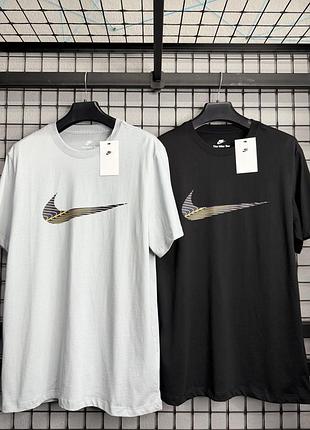 Чоловічі спортивні футболки nike
