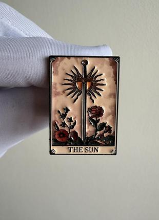 Пін значок металевий брошка «карта таро сонце (the sun) — меч сонця»