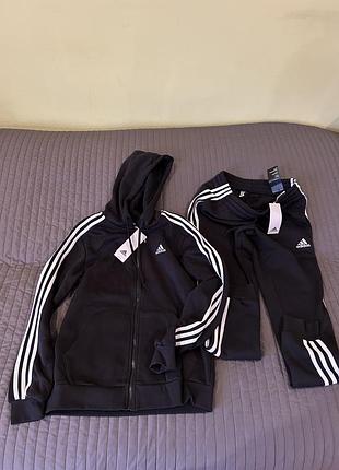 Спортивний костюм adidas,made in myanmar,новий,оригінал,на флісі,s,1500