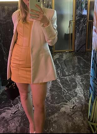 Stunning zara outfit! руда шкіряна сукня xs + білий подовжений блейзер s ✨ стан нової!