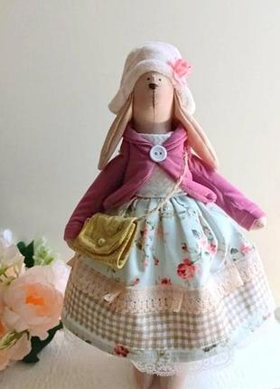 Интерьерная текстильная кукла-зайка в малиновой кофточке, 30 см