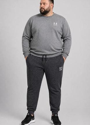 Чоловічі демісезонні спортивні штани under armour у стильному темно-синьому кольорі.