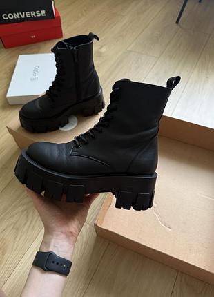 Зимові чоботи tractor boots на масивній підошві з натуральної зернистої шкіри, 37 розмір до 24 см.