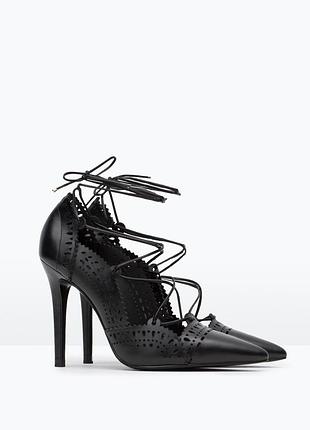 Туфлі zara leather high heel shoes with perforated detail на шнурках. 37 розмір до 23.5 см.