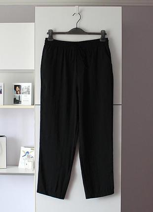 Черные легкие брюки джоггеры от zara