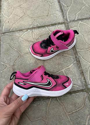 Легкие фирменные кроссовки кросівки на девочку сетка оригинал nike cosmic runner 26p