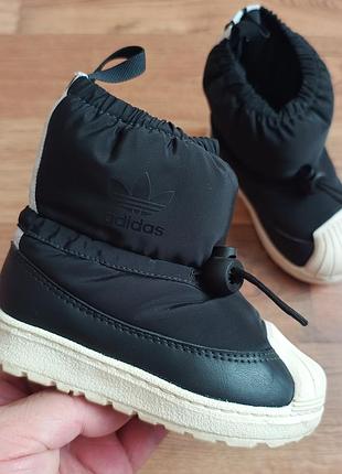 Оригінальні adidas р23 довжина устілки по факту 14.7см