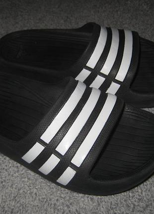 Шльопанці adidas оригінал — 31-32 розмір
