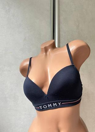Бюстгальтер без косточек от бренда tommy hilfiger состояние нового s