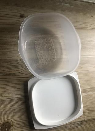 Контейнер для сиру tupperware