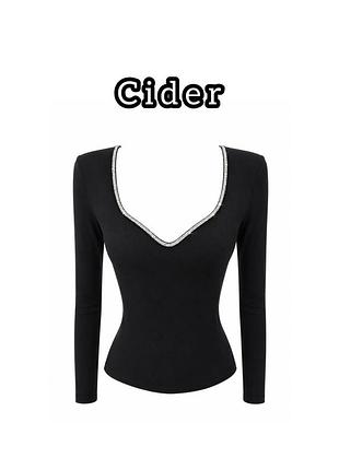 Топ украшен лентой со стразами и с длинным рукавом cider
